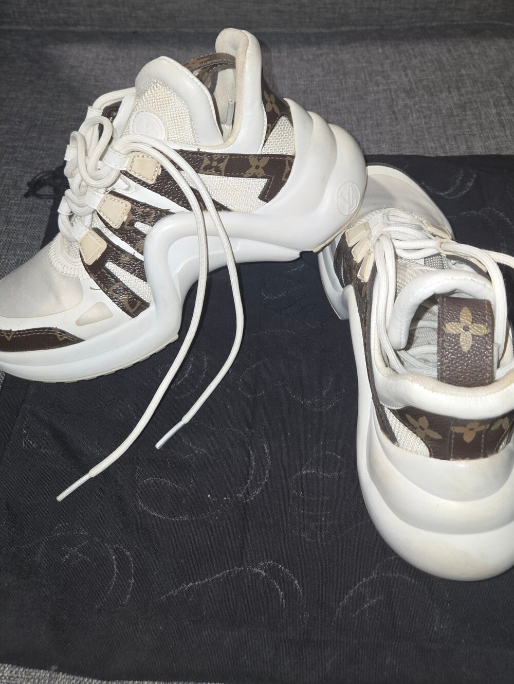 Louis Vuitton LV Archlight Trainer White Sneakers Size 35/4.5 !! No insoles !!